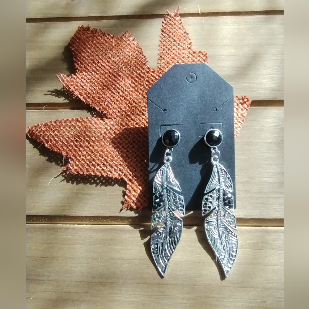 Silver And Black Rhinestone Leaf Pattern Earrings - image 6